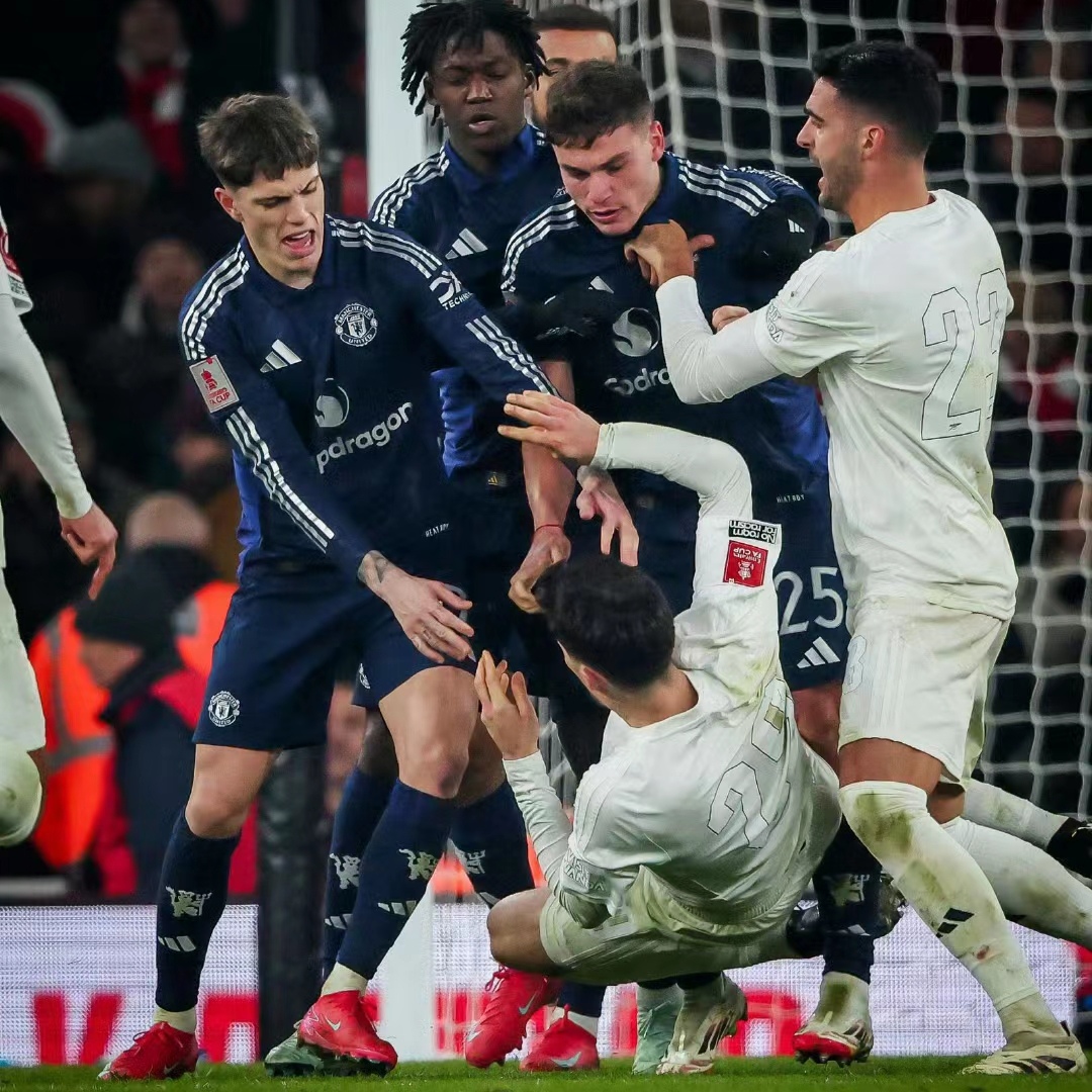 PG平台-拜仁慕尼黑球员染红被罚停赛，球队训练背靠背的简单介绍