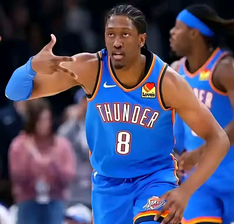 关于俄克拉荷马雷霆队因伤无缘季后赛，球迷共同为球队加油的信息