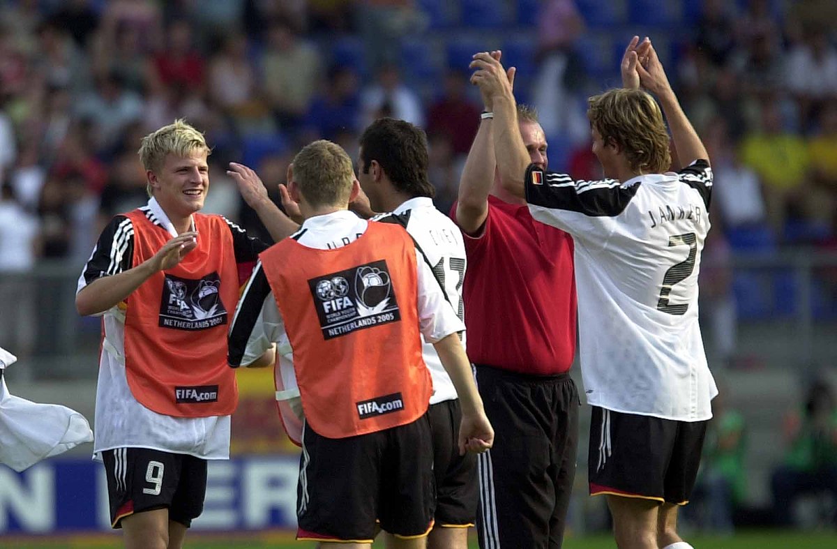 荷兰队再次逆转胜出,晋级欧锦赛下一轮 荷兰队再次逆转胜出,晋级欧锦赛下一轮