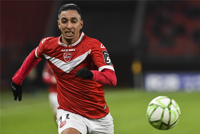 包含瓦朗谢纳防守稳固，收获一场胜利的词条