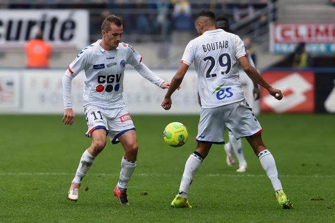 包含里昂主场逼平卡昂，未能分出胜负的词条