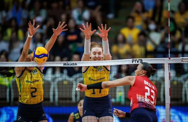 法国队在排球比赛中击败对手