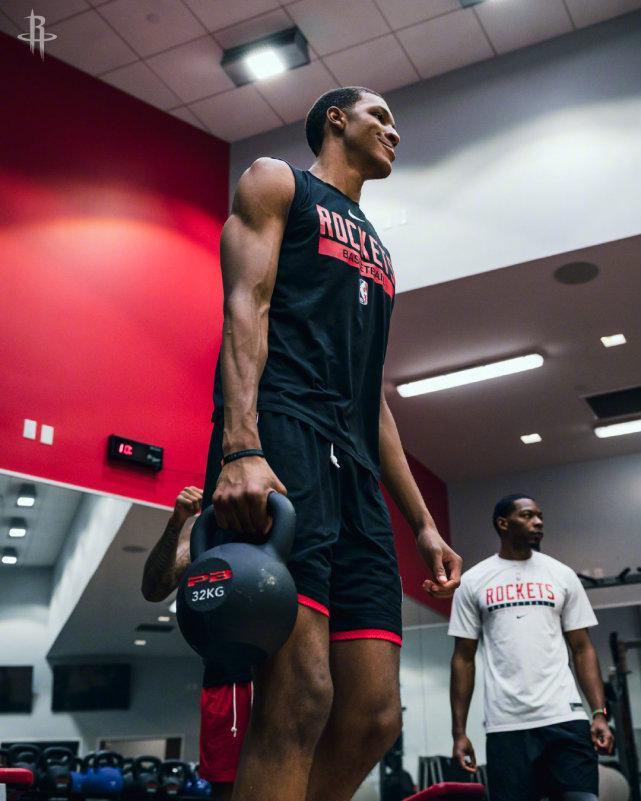 火箭队季前破冰，开始团结一心备战新赛季的简单介绍