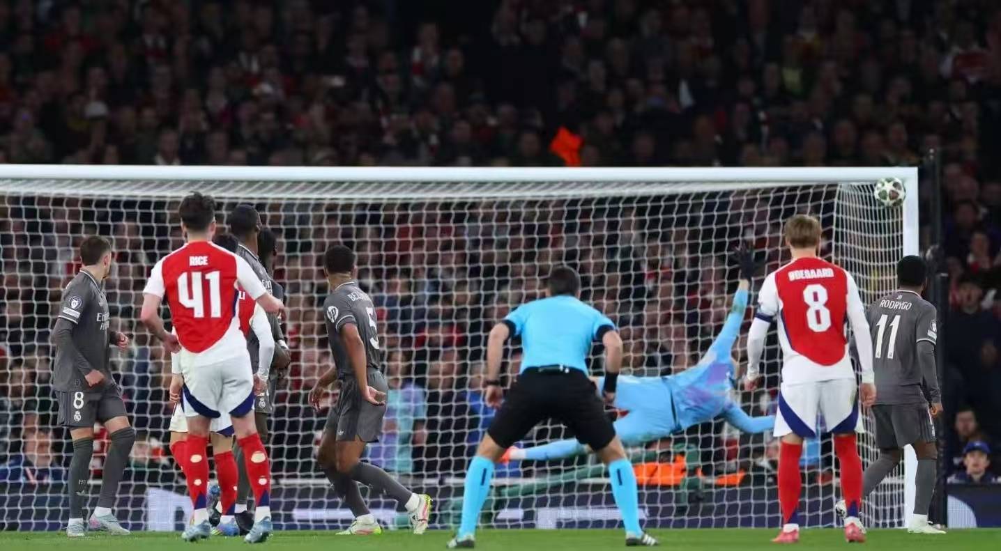 PG电子线上登入-包含帕尔马中场受伤退场，球队战术受影响的词条