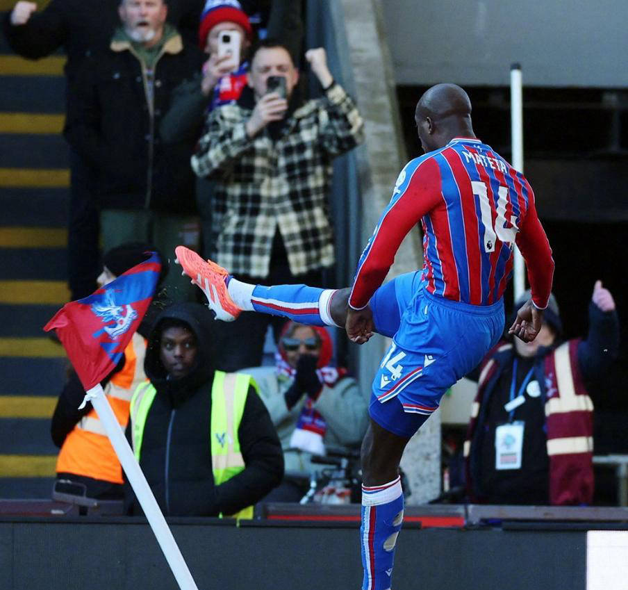 曼联主场憾负，水晶宫客场逆袭