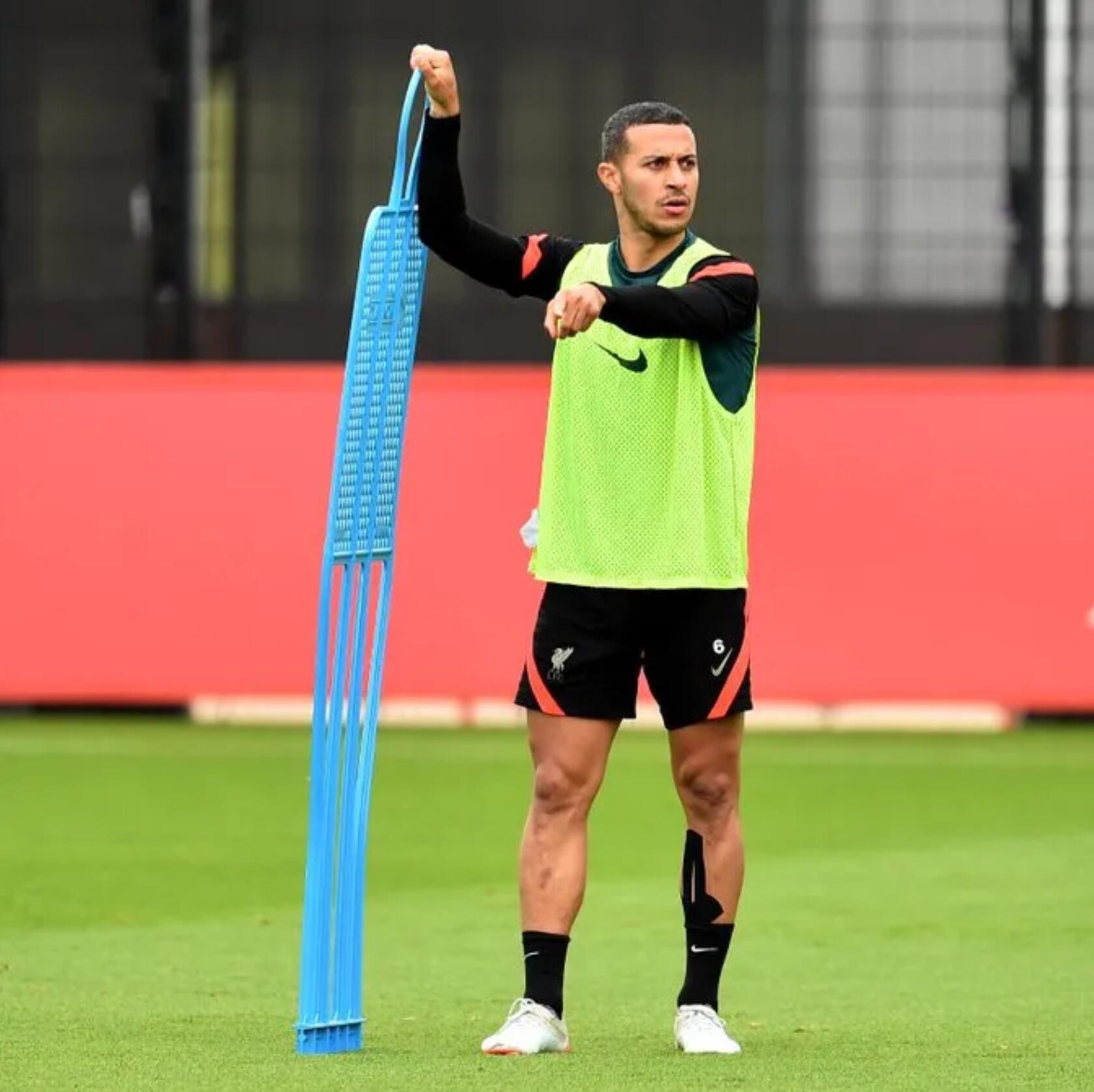 巴黎轻取法国，法比尼奥刷新纪录的简单介绍