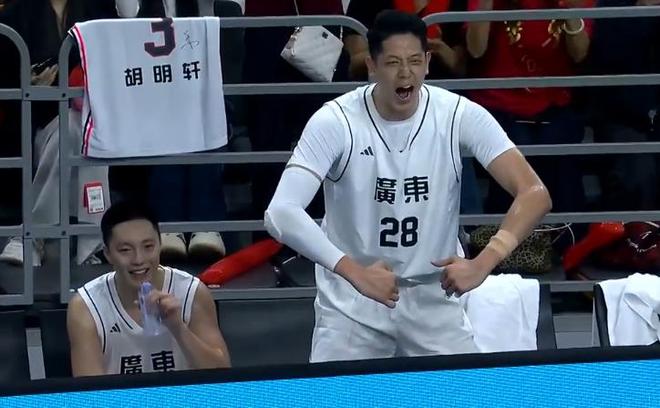 包含江苏男篮击败四川队，成功晋级八强争夺总冠军的词条