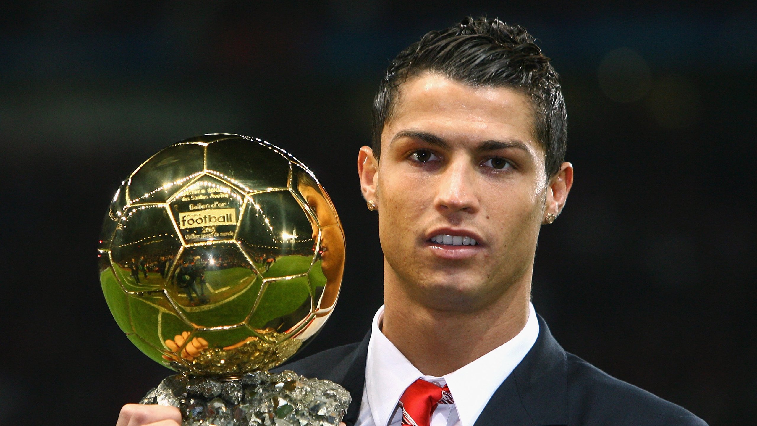 摩纳哥鏖战威尔士,苏亚雷斯成为关键先生