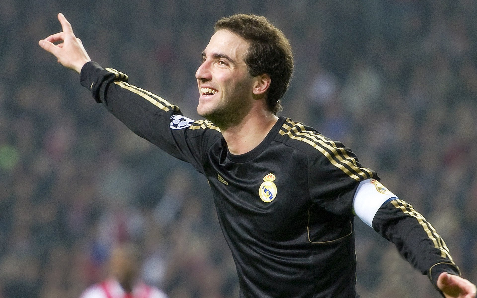 格纳布里关键进球定乾坤，德国战车重现铁血意志制霸希腊