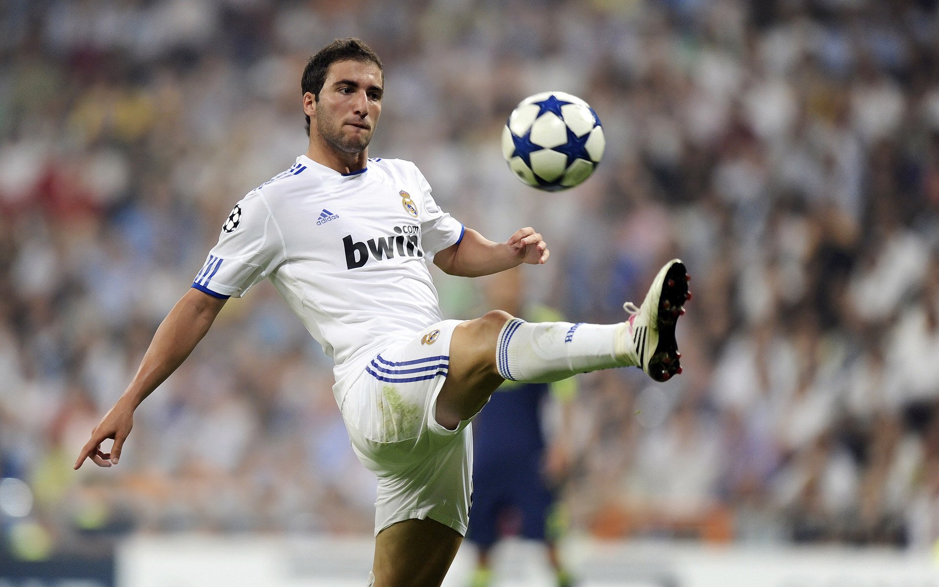 赛道与绿茵，当沙特资本遇见F1街道赛的门神拉亚